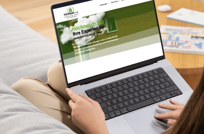 Moderne Website Startseite des Bedachungsunternehmens mit klarer Struktur
